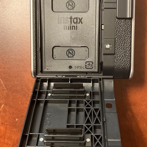 Barely Used Fujifilm Instax Mini 40 Instant Camera - Black - Picture 6 of 10